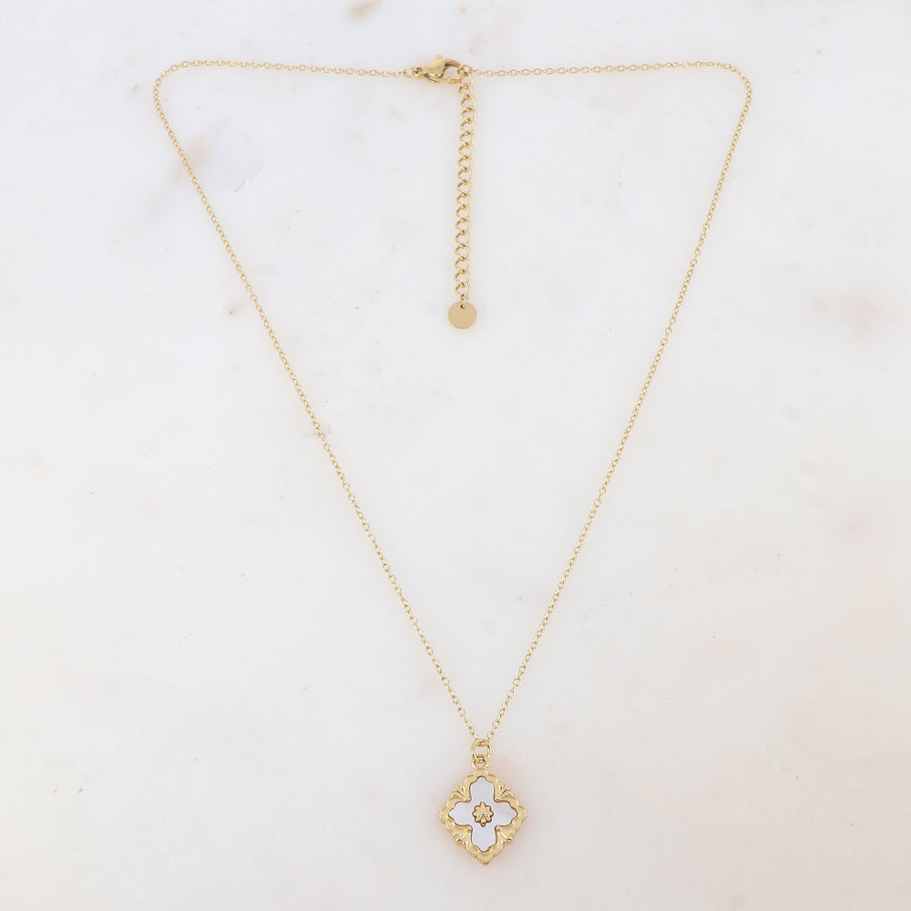 Collier avec pendentif fleur nacrée, étoile gravée (40+5CM)