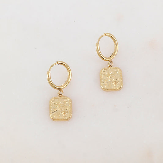 Créoles pendantes avec pampille rectangulaire, étoile 0,9 x 2,6 cm.