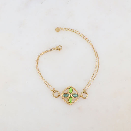 Bracelet avec deux anneaux ronds, un anneau carré et quatre pâtes de verre ovales
