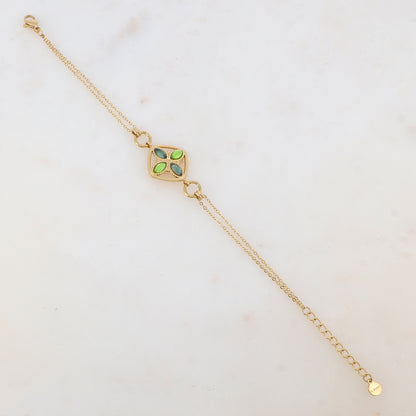 Bracelet avec deux anneaux ronds, un anneau carré et quatre pâtes de verre ovales