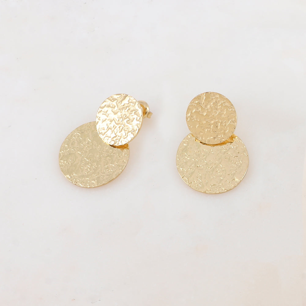 B.O à puce avec deux pièces rondes martelées 2,2 x 3,2 cm.