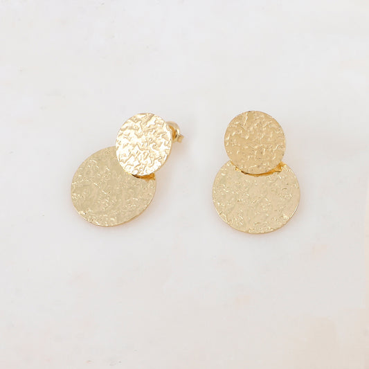 B.O à puce avec deux pièces rondes martelées 2,2 x 3,2 cm.