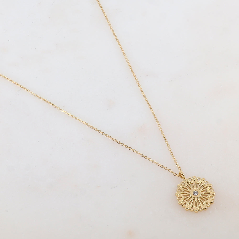 Collier doré avec un pendentif fleur orné d'un strass blanc 38+7 cm
