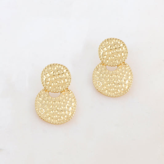 B.O à puce avec 2 pièces rondes martelées 2,1 x 3,3 cm.