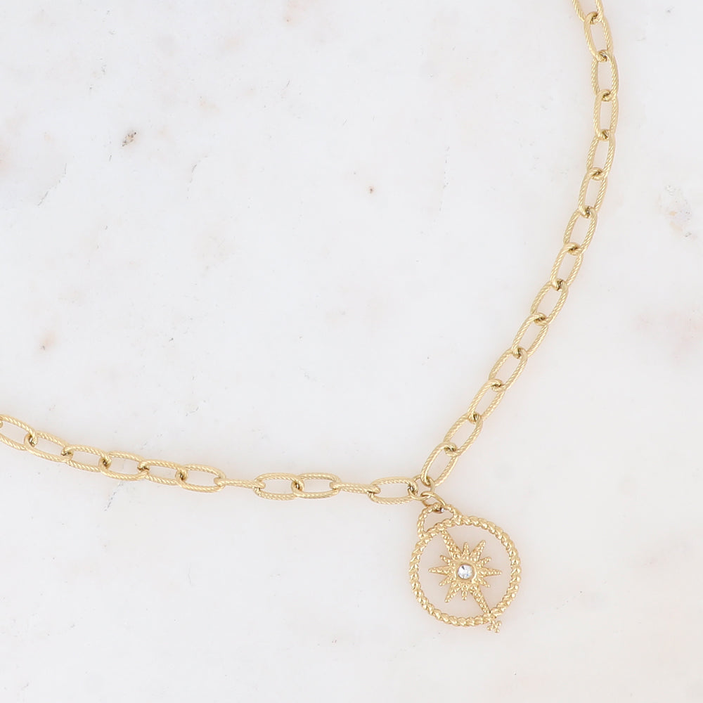 Collier doré avec un pendentif rond orné d'une étoile et d'un strass blanc 40+5 cm