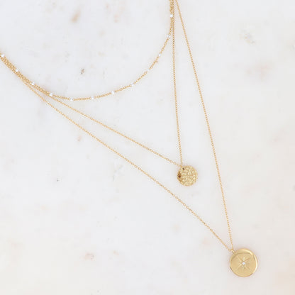 Collier 3 rangs avec boules en émail blanc, pampille martelée et pampille ornée d'une étoile et un strass blanc 38/44/54+7 cm