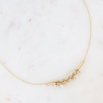 Collier doré en maille avec pierres naturelles blanches 40+5 cm