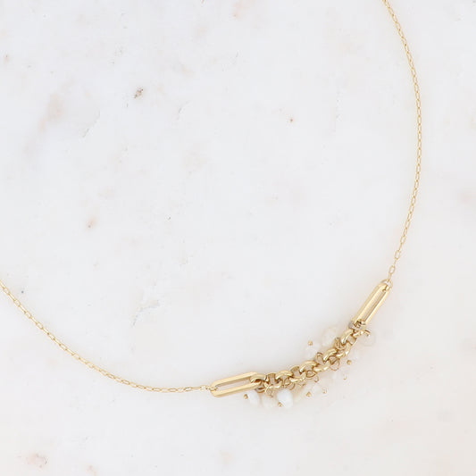 Collier doré en maille avec pierres naturelles blanches 40+5 cm