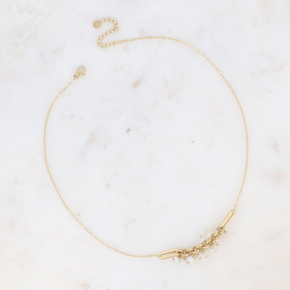 Collier doré en maille avec pierres naturelles blanches 40+5 cm