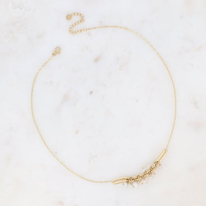 Collier doré en maille avec pierres naturelles blanches 40+5 cm