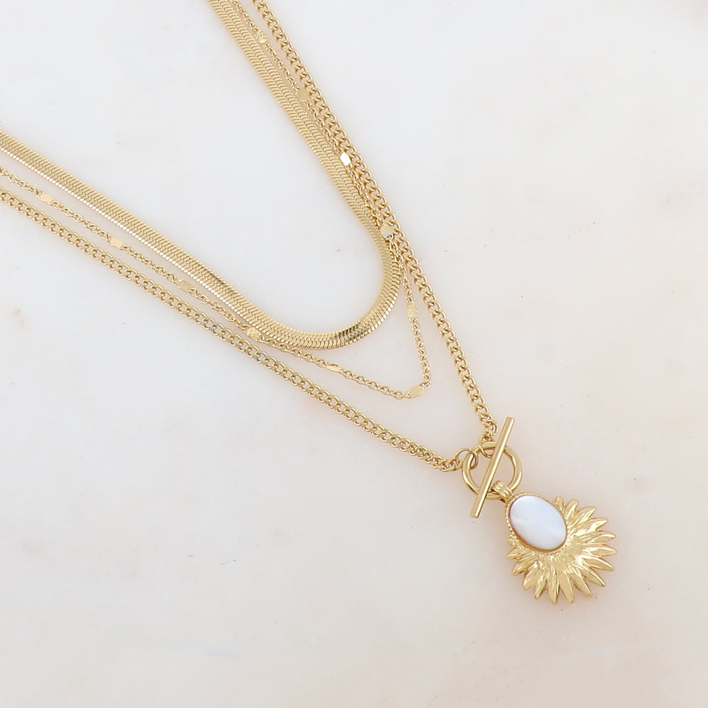 Collier 3 rangs avec maille, pendentif feuillage et nacre blanche (38/44/55+7CM)