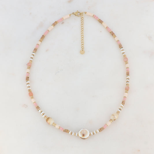 Collier doré avec des perles en céramique émaillée, des perles heishi beiges et des perles d'eau douce 39+5 cm