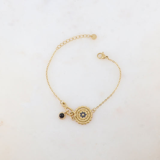Bracelet avec pièce ronde émaillée avec motif fleur et pampille ornée de pierre naturelle