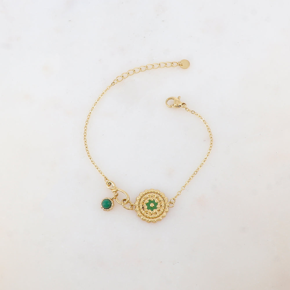 Bracelet avec pièce ronde émaillée avec motif fleur et pampille ornée de pierre naturelle