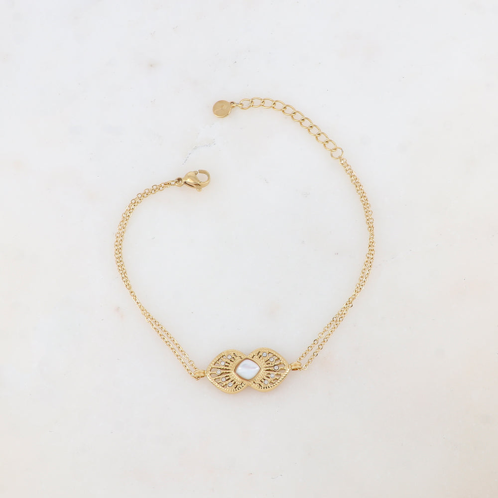 Bracelet deux rangs avec deux cœurs ajourés superposés et collés, nacre et strass