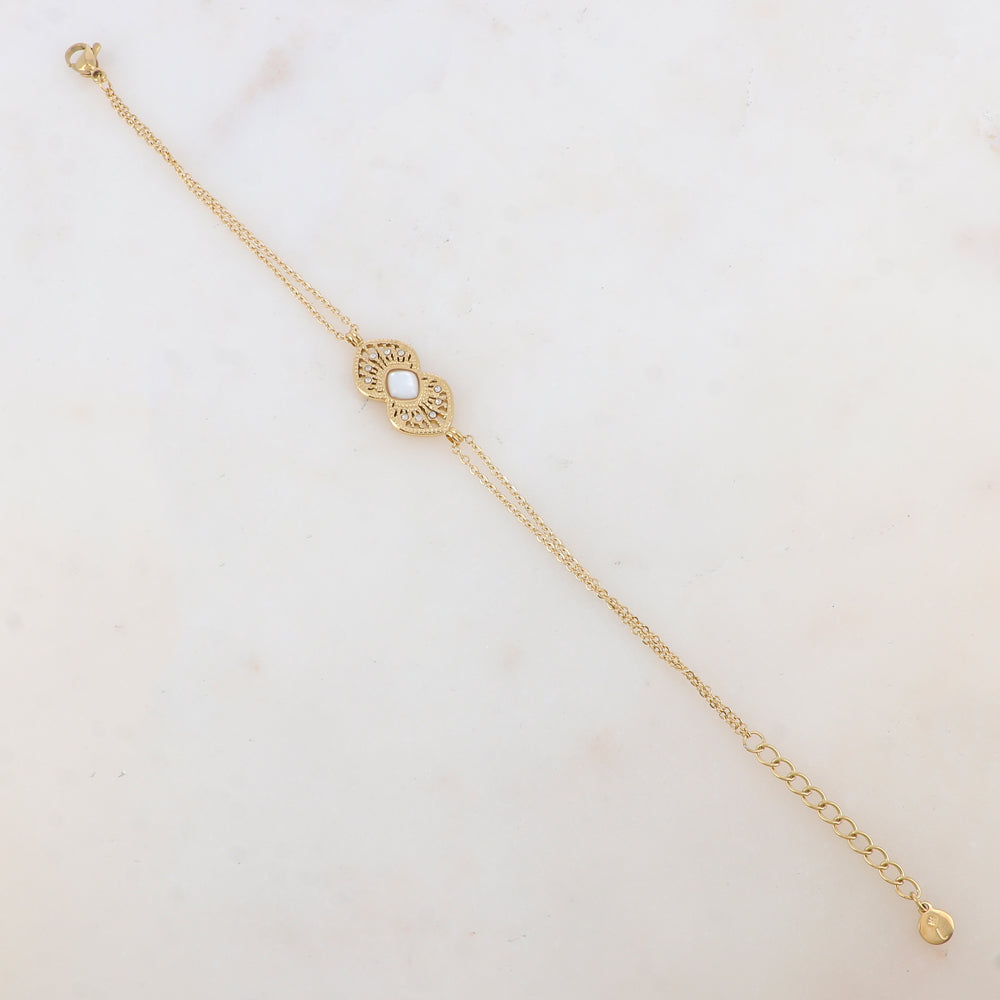 Bracelet deux rangs avec deux cœurs ajourés superposés et collés, nacre et strass