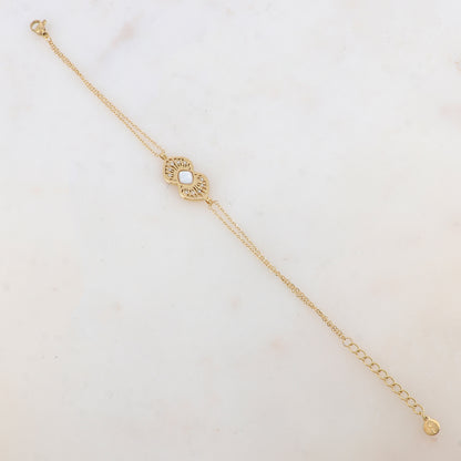 Bracelet deux rangs avec deux cœurs ajourés superposés et collés, nacre et strass