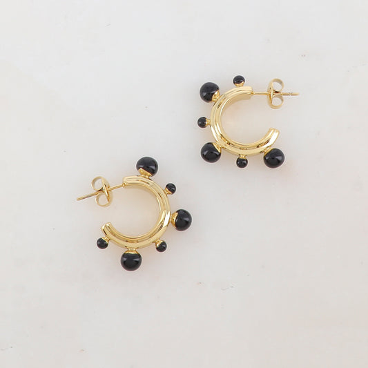 Créoles à puce embellies de boules émaillées 1,8 x 2,6 cm