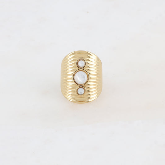 Bague avec rainures et trois nacre rondes