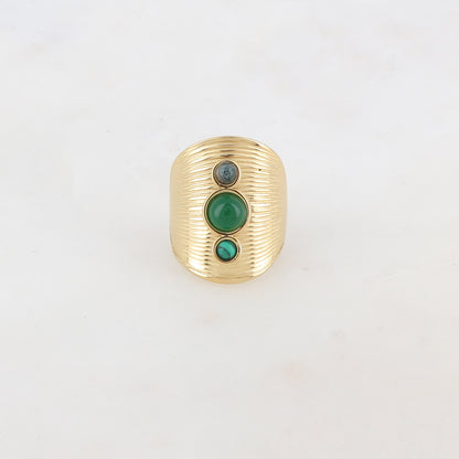 Bague avec rainures et trois pierres naturelles rondes