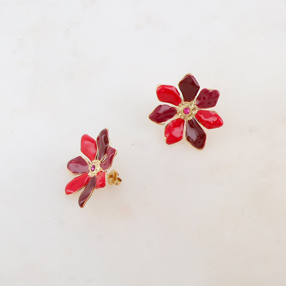 B.O à puce fleur avec émail et strass 2,9 x 2,9 cm.