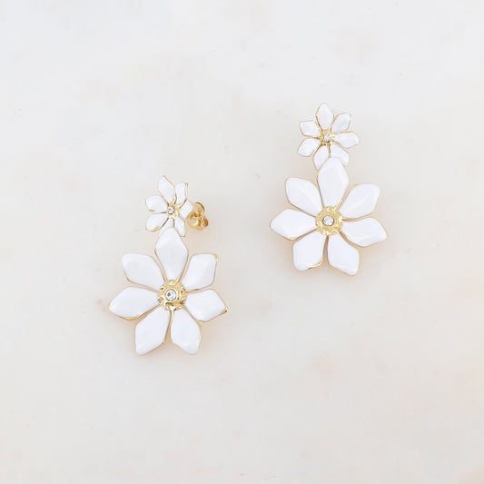 B.O à puce avec 2 fleurs émaillées et 2 strass 2,8 x 4,5 cm.
