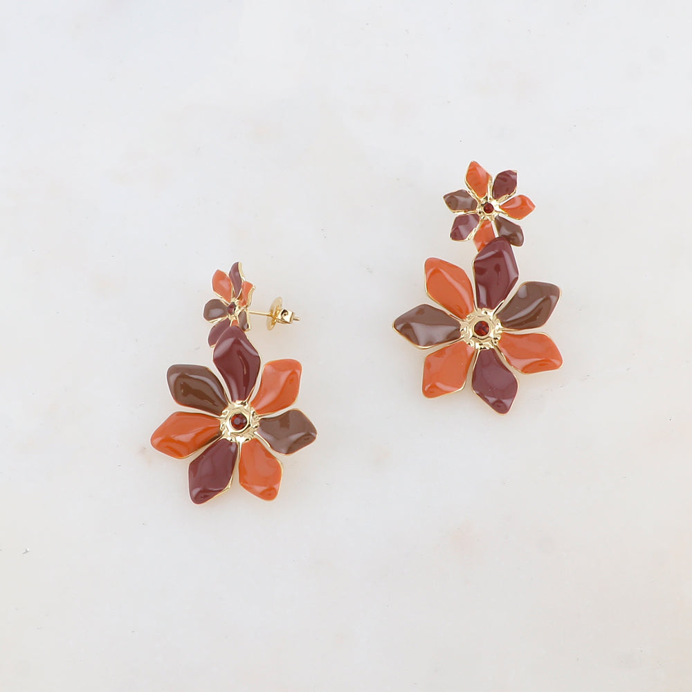 B.O à puce avec 2 fleurs émaillées et 2 strass 2,8 x 4,5 cm.