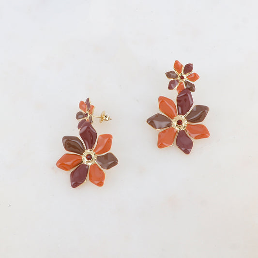B.O à puce avec 2 fleurs émaillées et 2 strass 2,8 x 4,5 cm.