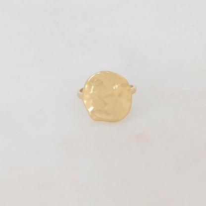 Bague ronde avec effet ondulé léger