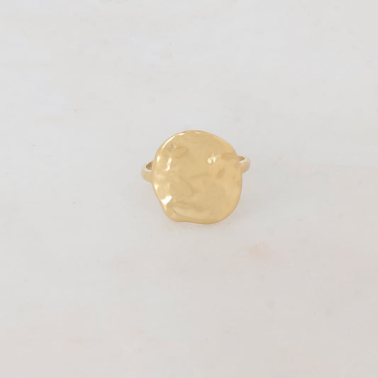 Bague ronde avec effet ondulé léger