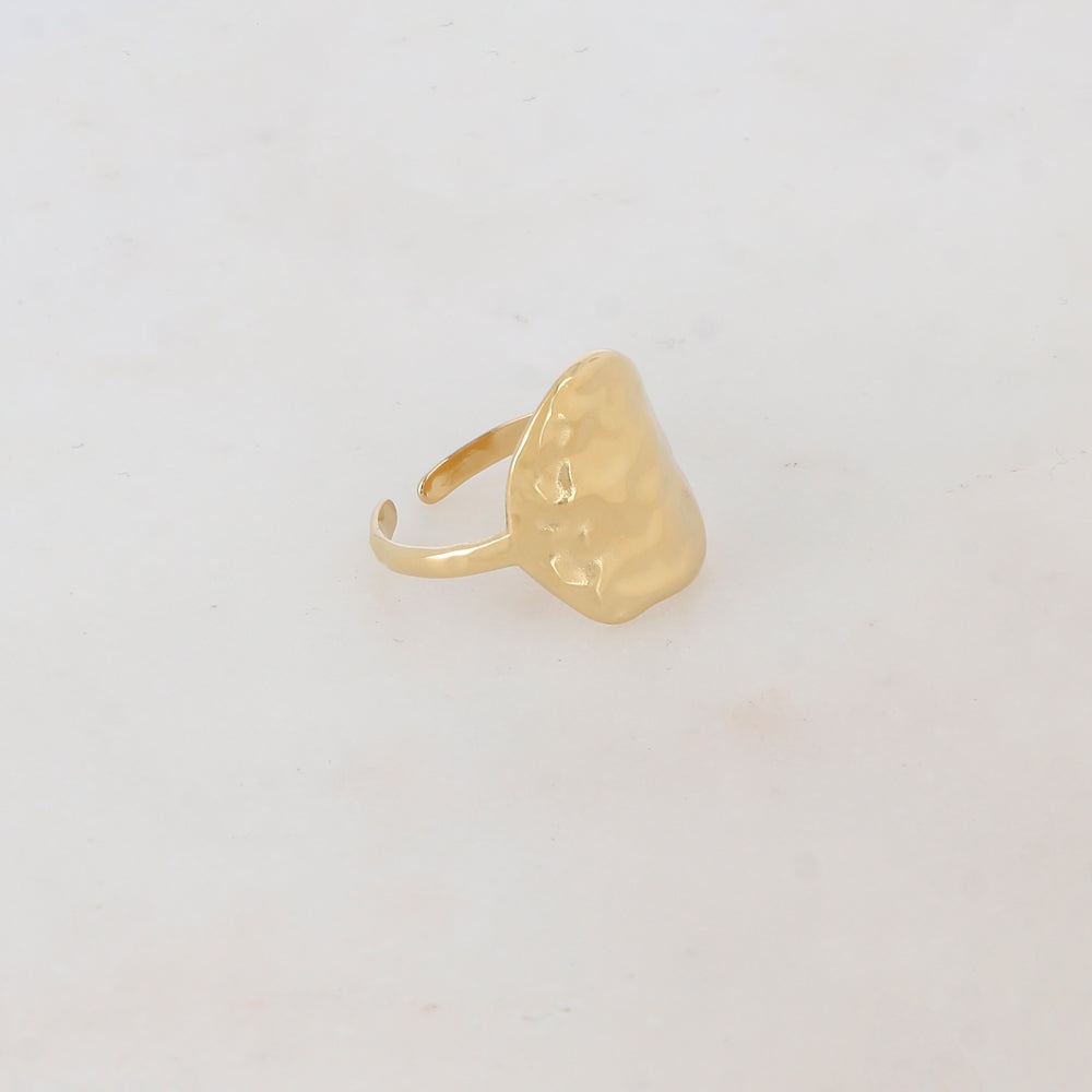 Bague ronde avec effet ondulé léger