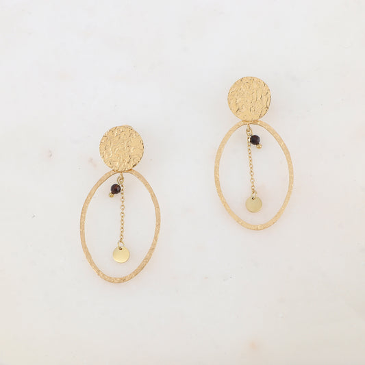 B.0 à puce avec pièce ronde et anneau ovale martelés, chaîne, pampille ronde lisse et pierre naturelle 2,4 x 4,8 cm
