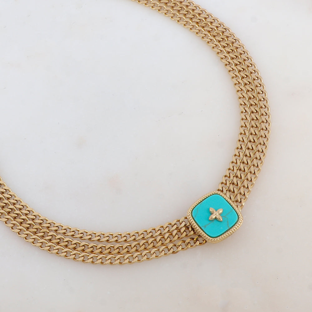 Collier en maille triple rangs avec pièce carrée ornée d'une pierre naturelle (39+7CM)