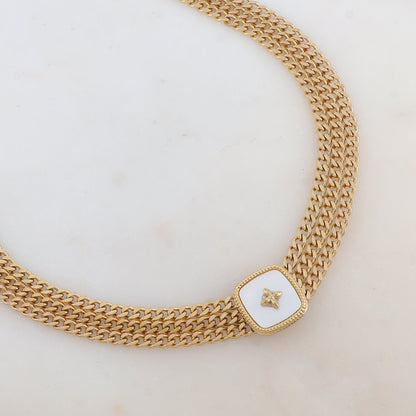 Collier en maille triple rangs avec pièce carrée ornée d'une nacre (39+7CM)