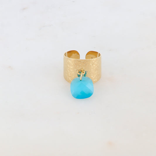 Bague martelée avec pampille carrée en pâte de verre