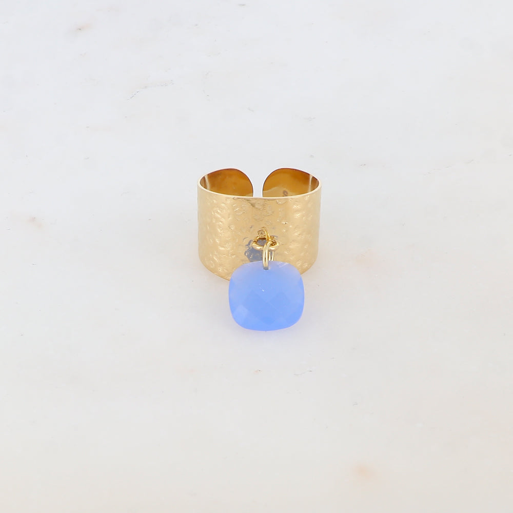 Bague martelée avec pampille carrée en pâte de verre - Bleu