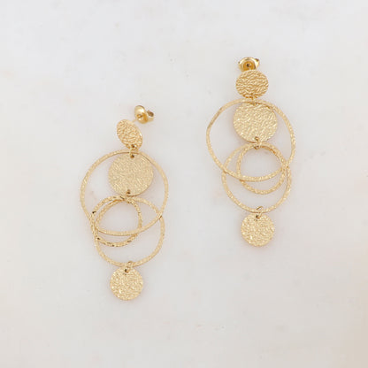 B.O à puce avec 3 pièces rondes martelées et 3 anneaux martelés 3,5 x 5 cm.