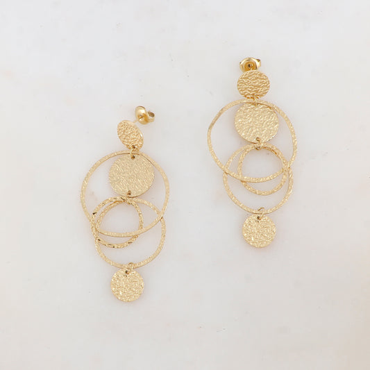B.O à puce avec 3 pièces rondes martelées et 3 anneaux martelés 3,5 x 5 cm.