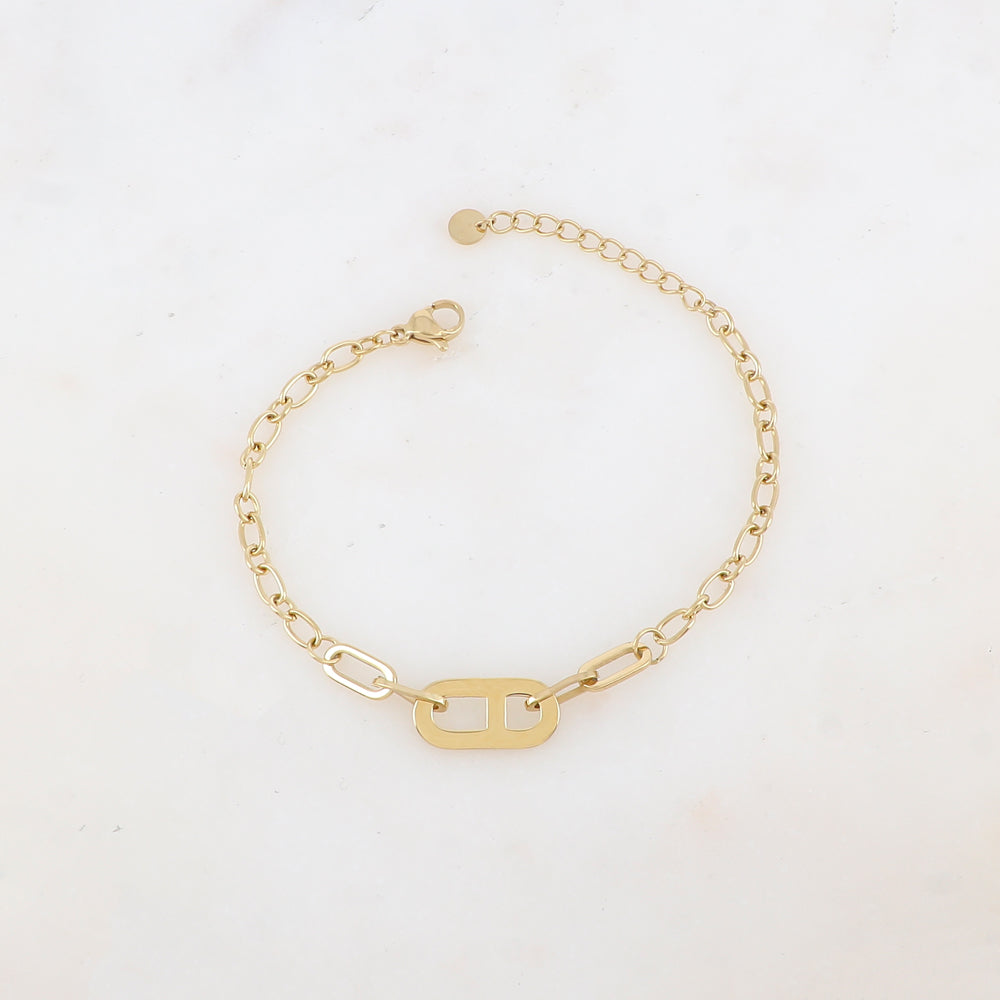 Bracelet en jeu de maille avec pièce géométrique