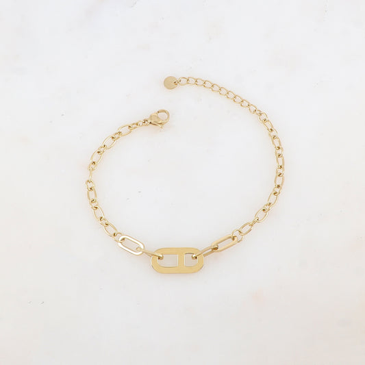 Bracelet en jeu de maille avec pièce géométrique