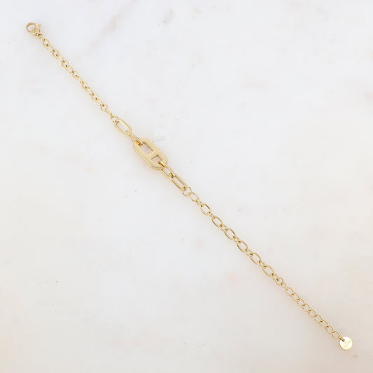 Bracelet en jeu de maille avec pièce géométrique