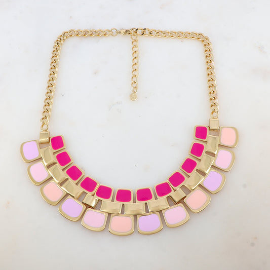 Collier en grosse maille avec pendentif aux motifs géométriques émaillés (40+5CM)