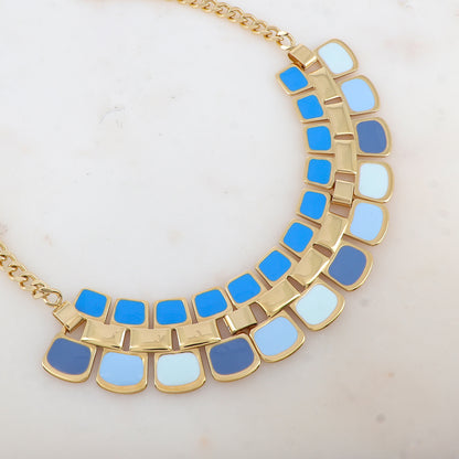 Collier en grosse maille avec pendentif aux motifs géométriques émaillés (40+5CM)
