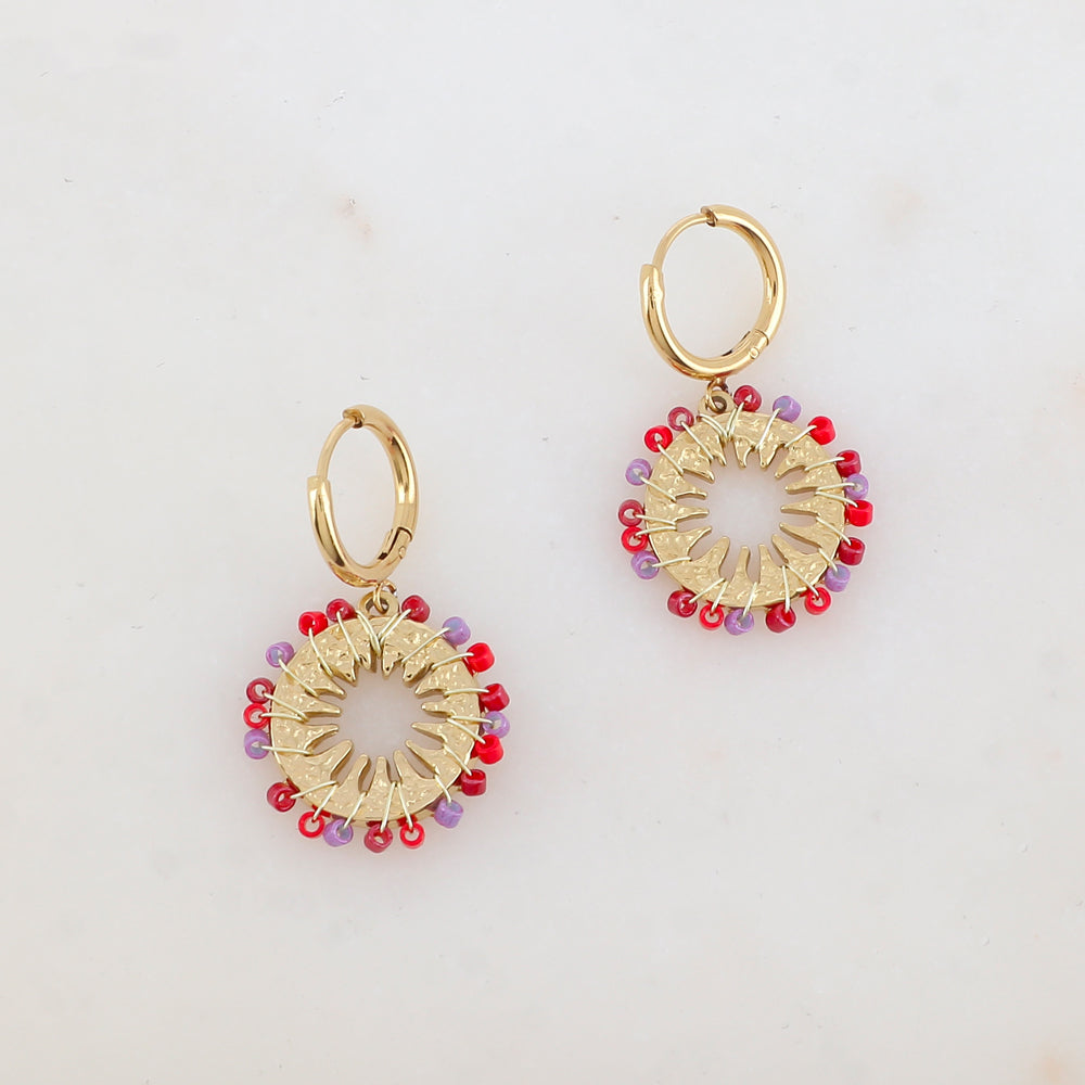 Créoles avec pièce ronde ajourée et perles de rocaille 1,7 x 3 CM.