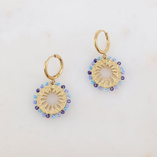 Créoles avec pièce ronde ajourée et perles de rocaille 1,7 x 3 CM.