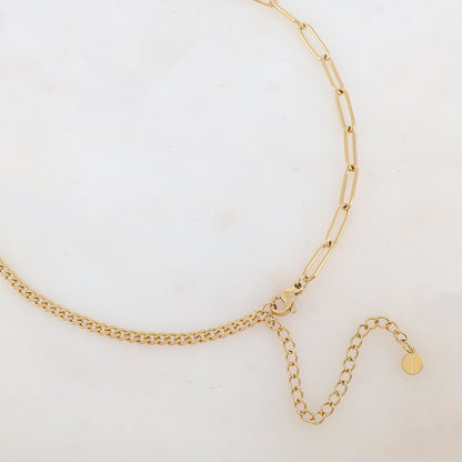 Collier en jeu de maille avec pendentif géométrique émaillé (44+7CM)