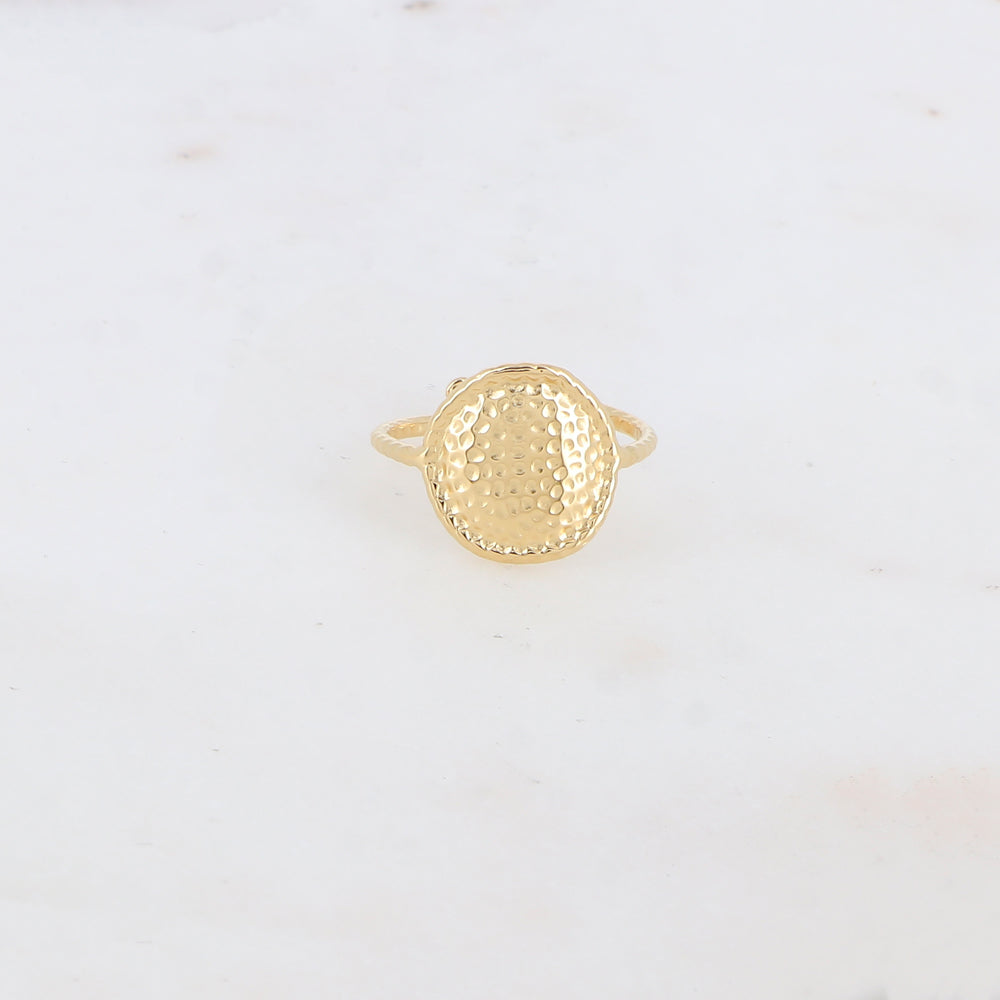 Bague fine avec pièce ronde martelée