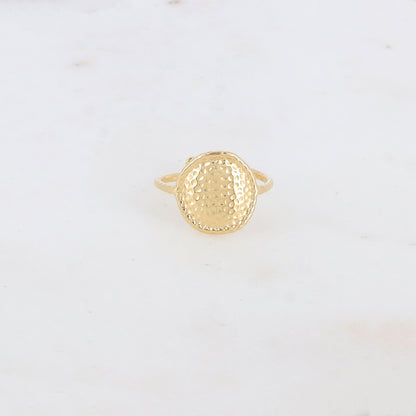 Bague fine avec pièce ronde martelée