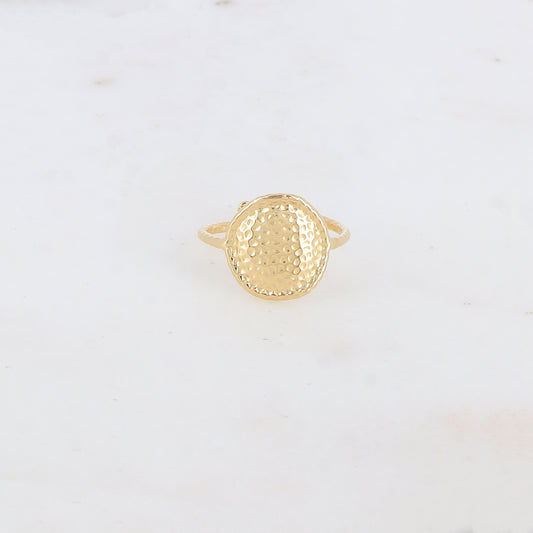 Bague fine avec pièce ronde martelée
