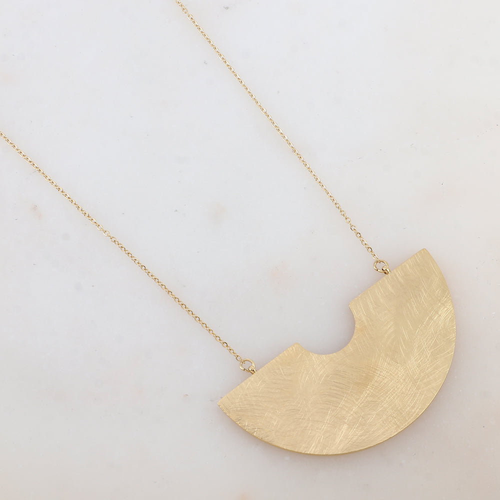 Collier avec pendentif géométrique avec effet griffé (42+5CM)
